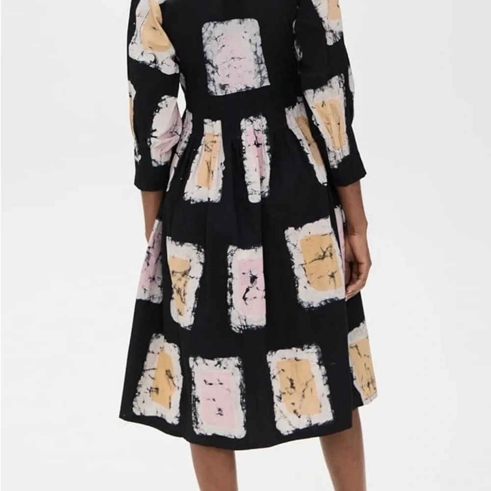 Busayo Yewande Dress in Black Geometric Tie Dye Print - Picture 3 of 9